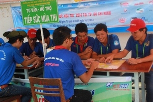 Những dịch vụ “hốt bạc” mùa thi