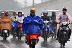 Cả nước mưa dông, biển Đông đón bão mạnh