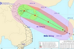 Bão số 2 gây gió giật cấp 17 trên biển Đông