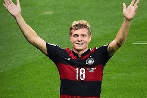 Nhà vô địch Toni Kroos chính thức gia nhập "Đàn kền kền trắng"