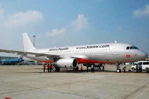 Lịch bay của Jetstar xáo trộn vì bị chim va vào máy bay