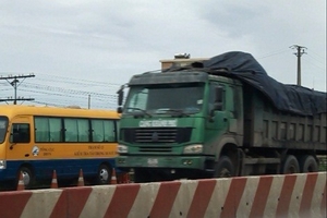 Ninh Bình: Siêu “hổ vồ” tung tăng băm quốc lộ