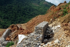 Thông tuyến Quốc lộ 12 sau hơn hai ngày tê liệt do mưa lũ