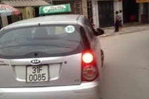 Đình chỉ công tác Đội trưởng Thanh tra GTVT đứng tên taxi “dù”