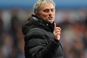 Mourinho khiến M.U nóng mặt khi nói về tân binh Luke Shaw