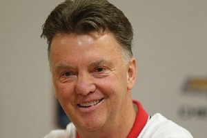 Louis van Gaal mang về cho Man United số tiền "siêu khủng"