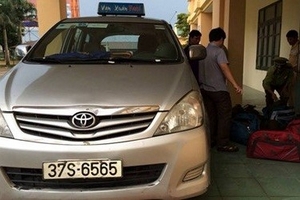 Thanh Hóa: Taxi vận chuyển trái phép gần 1 tạ động vật hoang dã