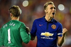 Hạ Inter trên chấm luân lưu, M.U của Van Gaal vẫn bất bại