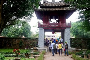 Miền Bắc mát mẻ, miền Nam có mưa dông