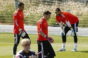 Keylor Navas thách thức cả Iker Casillas lẫn Diego Lopez