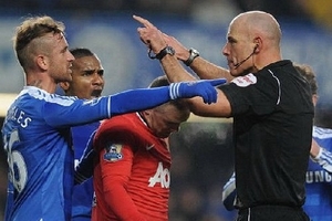 "Người nhà" của M.U Howard Webb giải nghệ để làm quản lý