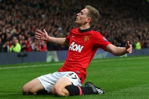 Nã 4 bàn vào lưới Man City, Wilson đe dọa vị trí của Rooney