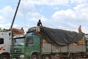 Quảng Trị: Kẹt cứng phương tiện giao thông ở cửa khẩu La Lay