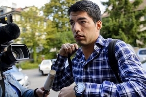 Luis Suarez chống lệnh FIFA, bắt đầu tập cùng Barcelona