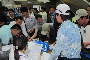 2 người từ tâm dịch Ebola nhập cảnh Việt Nam đã hết sốt