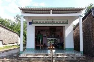 Ám ảnh chuyện mẹ tự vẫn lấy tiền phúng viếng cho 3 con ăn học