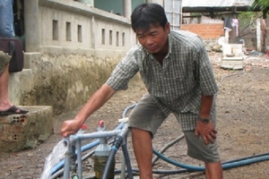 Phú Yên: Giếng khoan tự phun nước lạ thường