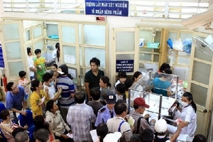 Quá tải, nằm ghép vẫn “nóng” ở Bệnh viện Ung bướu TPHCM