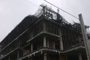 Lại sập giàn giáo công trình, 1 người tử vong