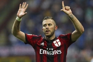 Jeremy Menez ghi bàn thắng đẹp trong trận thắng của Milan