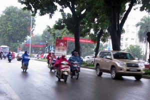 Bắc bộ tăng mưa dông, Nam bộ hửng nắng nhẹ