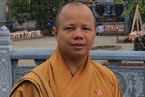 Sư thầy "đập hộp iphone 6": "Thầy sẽ mời luật sư bảo vệ lẽ phải"