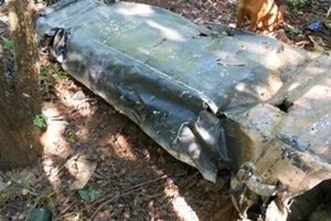 Đào móng nhà thấy lựu đạn, tìm người chết thấy xác máy bay