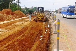 Bộ trưởng Thăng xử lý các đơn vị thảm nhựa đường dưới mưa