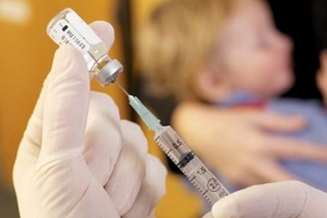 Gien liên quan chứng sốt co giật ở trẻ sau khi tiêm vắcxin 3 trong 1