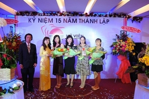 Kỷ niệm15 năm thành lập  thẩm mỹ viện Phương