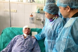 Khen thưởng y bác sỹ cứu người sống sót trong vụ trực thăng rơi