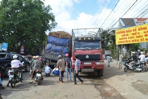 Đắk Lắk: Quốc lộ 14 ách tắc vì xe quá tải