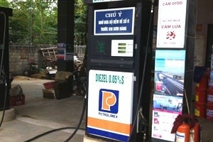 Nghệ An: Bắt quả tang 11 cửa hàng lắp IC giả “ăn” xăng của khách hàng