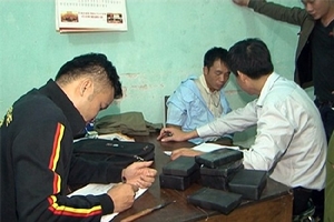 Hòa Bình: Bắt đối tượng vận chuyển 10 bánh heroin trong yếm xe