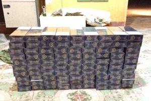 Bắt xe tải vận chuyển gần 1.000 gói thuốc lá lậu