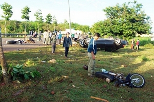 Nhóm tuần tra bị xe ô tô hất tung, 2 người tử vong