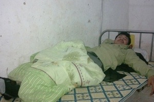 Phá rừng còn đánh cán bộ bảo vệ rừng đến trọng thương