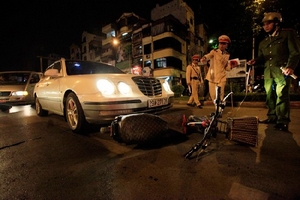 Chuyên viên Bộ nội vụ lái xe gây tai nạn, rút thẻ "dọa" CSGT