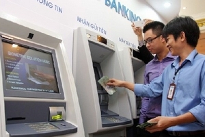 Các ngân hàng đối mặt với yêu cầu máy ATM luôn thông suốt