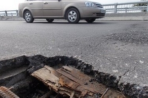 Mặt đường 5 kéo dài trơ lõi gỗ ép: “Bản chất là chạy tiến độ”