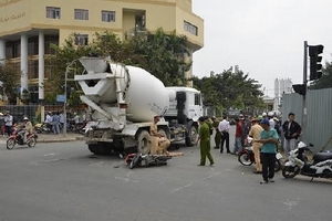 Va chạm với xe bồn, nam thanh niên tử nạn