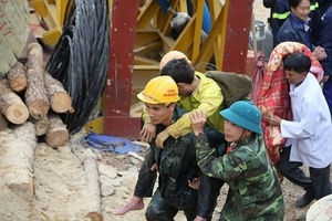 Vụ sập hầm thủy điện: 12 nạn nhân đã được đưa ra khỏi hầm