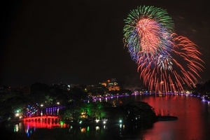 30 điểm bắn pháo hoa trong đêm giao thừa Ất Mùi