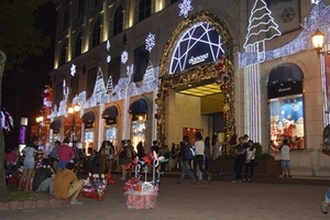 Người Sài Gòn hào hứng đón Giáng sinh