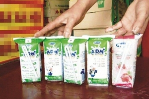 Cơ quan chức năng vào cuộc vụ “sữa Vinamilk căng phồng, bốc mùi”