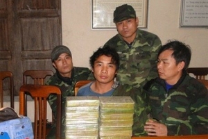 Triệt phá đường dây vận chuyển 20 bánh heroin từ Lào về Việt Nam