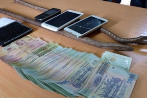 Vội tẩu thoát, gã "đạo chích" bỏ sót nhiều trang sức