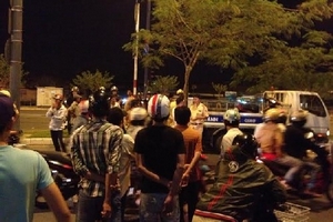 Lái xe mô tô gây tai nạn, thách thức CSGT và đe dọa phóng viên