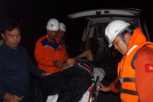 Đưa thành công một thuyền viên nước ngoài vào bờ cấp cứu