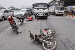 Xe bồn mất phanh gây tai nạn liên hoàn